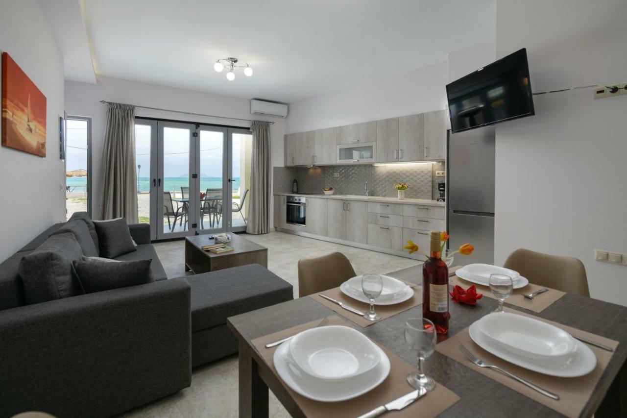 Coral Sea Apartment Kokkinos Pyrgos Exterior foto